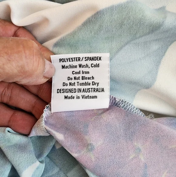 RED BELLY ACTIVE FLORAL ATHLETIC SLEEVELESS TOP WOMENS SIZE LARGE - Picture 10 of 13